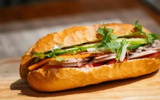 Nghi ngộ độc sau khi ăn bánh mì, 17 người nhập viện ở Quảng Ngãi