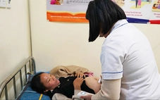 Đưa dịch vụ y tế đến làng bản, giúp sản phụ ‘mẹ tròn con vuông’