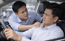 Khách dọa đánh, đập xe, tài xế có thể mời xuống xe, yêu cầu xử phạt và đòi bồi thường?