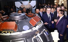 Thủ tướng thăm bảo tàng năng lượng hạt nhân và trung tâm điều khiển tàu điện ngầm Nga