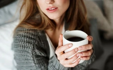 Dùng caffeine ban đêm tưởng tỉnh táo, ai ngờ dễ 'bốc đồng' hơn?