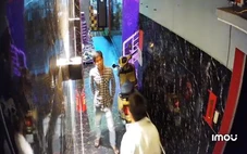 Truy bắt thanh niên dùng dao đâm bạn nhậu trọng thương tại quán karaoke