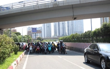 Muôn kiểu chống nóng tại TP.HCM đợt nắng dài ngày