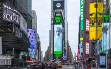 Châu Bùi xuất hiện tại Times Square