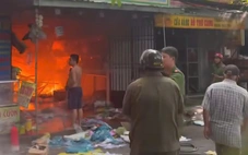 Cháy lớn cửa hàng in ấn ở phường Tân Thới Hiệp