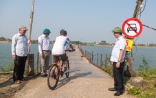 Cầu phao sông Thạch Hãn mở lại sau hai tuần, khắc phục một số hạn chế trong 7 ngày