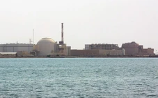 Tập đoàn hạt nhân Nga sơ tán nhân viên, nhanh chóng rời nhà máy điện Bushehr của Iran