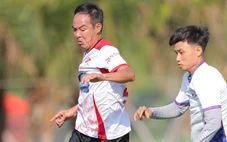 Cựu tuyển thủ Vũ Duy Hoàng tiếp sức thanh niên bị ung thư