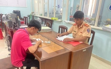 Em trai mượn xe máy đã được 'độ chế' của anh, cả hai bị phạt tiền