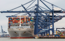 Hệ quả chiến sự Iran: Anh sắp hết thuốc, Hàn Quốc lo thiếu túi ni lông