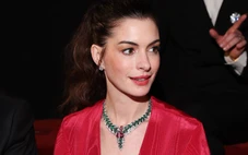 Khám phá tủ trang sức kim cương của Anne Hathaway