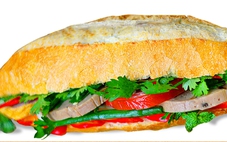 Đắk Lắk: 32 người nhập viện sau khi ăn bánh mì