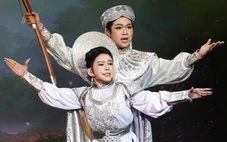 Bình Tinh hạnh phúc diễn cùng các con trong cải lương sử Việt Tây sơn nữ tướng