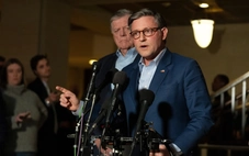 Chủ tịch Hạ viện Mỹ: Ông Trump 'cực chẳng đã' đánh Iran vì Israel