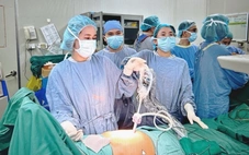 Đi khám vì đau bụng âm ỉ, người đàn ông phát hiện mắc cùng lúc 2 loại ung thư