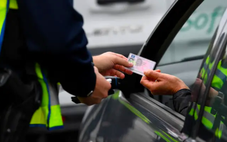 EU thông qua loạt quy định mới về giấy phép lái xe và xử phạt giao thông