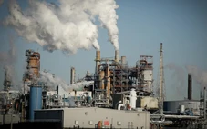 Giá dầu tăng mạnh, vượt 116 USD/thùng khi ông Trump dọa 'chiếm dầu' Iran