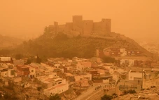 Bụi Sahara 'đổ bộ' châu Âu, đe dọa sức khỏe người dân