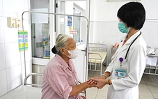 Vừa ăn vừa nói, nhiều người bị dị vật đường thở