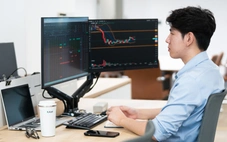 VN-Index 'đỏ lửa' đầu tuần, nỗ lực phục hồi nhưng không thành