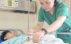 Lấy thận bị tổn thương ra ngoài ‘sửa chữa’, rồi ghép lại cho người bệnh