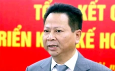 Cựu Cục phó nhận 10 tỉ, ép doanh nghiệp viết giấy vay để trả lại 5 tỉ rồi trốn ra nước ngoài