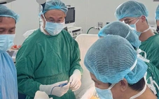 Bác sĩ Từ Dũ và Chợ Rẫy xuyên đêm mổ lấy khối thai sát động mạch chủ bụng cực hiếm gặp