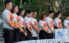 Nghệ sĩ TP.HCM mặc áo chống dịch 5 năm trước tưởng niệm đồng bào mất do COVID-19