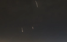 Syria đóng cửa cửa khẩu với Lebanon; Iran hoãn lễ tang lãnh tụ tối cao Ali Khamenei