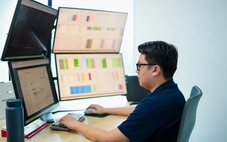 VN-Index gây bất ngờ cuối phiên, chuyên gia khuyên 'chưa nên vội bắt đáy'