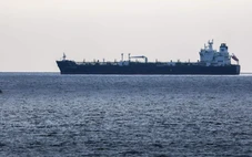 Iran tuyên bố đã tấn công tàu chở dầu Mỹ ở vịnh Ba Tư