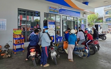 Người dân đông Đắk Lắk mua tích trữ xăng dầu, đơn vị bán lẻ khẳng định không khan hiếm