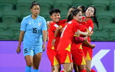 Tuyển nữ Việt Nam - Ấn Độ: 2-1: Khởi đầu chật vật!