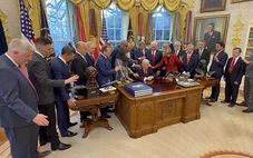 Mục sư cầu nguyện cho ông Trump tại Nhà Trắng