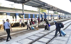 Sau sự cố cầu Ghềnh, nhiều tàu ngừng chạy, trả vé không mất phí