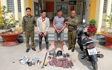 Bắt hai con nghiện chuyên đi cắt trộm dây điện trong trụ đèn đường