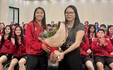 Tuyển nữ Việt Nam được khích lệ trong ngày 8-3