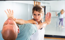 4 đòn võ thuật quốc tế mà phụ nữ được khuyên biết nằm lòng