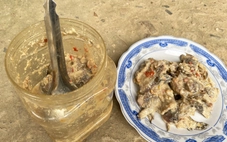 Gia đình ăn cá ủ chua, 3 trẻ nghi ngộ độc botulinum