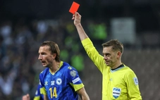 Trọng tài hứng chịu 'cơn mưa' phẫn nộ vì bắt ép tuyển Ý