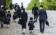 Nhật Bản lần đầu cho phép cha mẹ ly hôn thương lượng quyền nuôi con chung