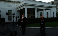 Nhà Trắng cấm nhân viên dùng thông tin mật trong cuộc chiến với Iran để đặt cược