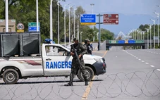 Trung Đông tối 10-4: Khoảng 800 tàu chở dầu và tàu hàng đang mắc kẹt ở phía tây eo biển Hormuz