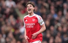 Arsenal gục ngã trước Bournemouth, Man City thắp lại cơ hội vô địch