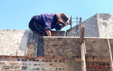 Mưu sinh giữa cái nóng thiêu đốt ở 'chảo lửa' 40 độ C