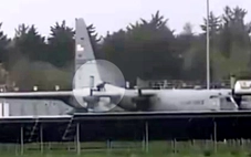 Sân bay Shannon lại bị đột nhập, máy bay quân sự Mỹ bị phá hoại bằng rìu