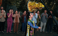 Múa mâm vàng - mâm bạc, múa bóng rỗi, múa cúng trăng, múa chằn vào phim 'Heo năm móng'.