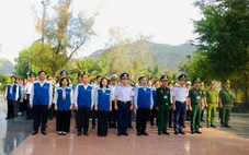 Đoàn đại biểu TP.HCM dâng hương tri ân anh hùng liệt sĩ tại Côn Đảo