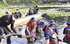Hàng trăm người vớt rác, ao Song Tân sạch trở lại sau 1 ngày