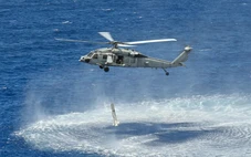 Mỹ rà phá thủy lôi ở eo Hormuz ra sao giữa căng thẳng leo thang?